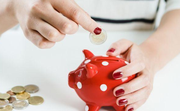 “华为手机提供超大云空间,用心呵护客户个体数据” “华为手机提供超大云空间,用心呵护客户个体数据”